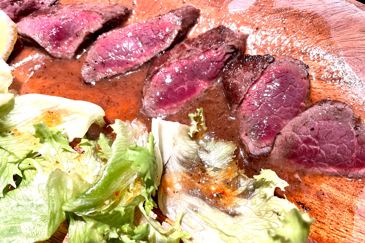 マンガ『ゴールデンカムイ』の食文化を味わいにアイヌ創作料理店「ハルコロ」に行ってきました！ 日本最大級の編集プロダクション アーク